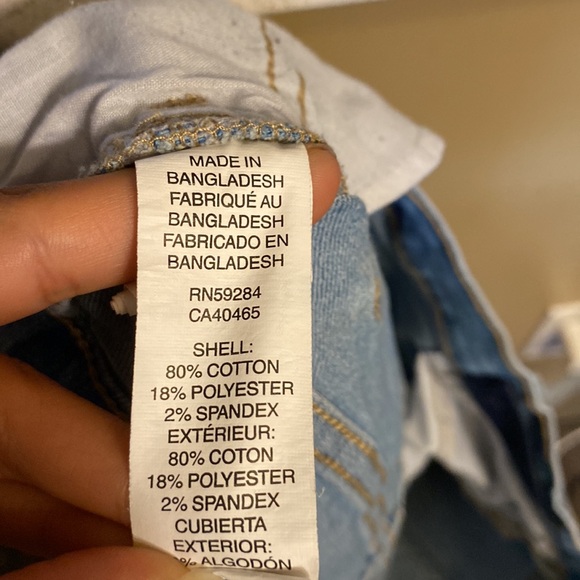 Like New Children’s Place Girls Bermuda Style Jean Shorts perfect for Summer Fun - Picture 4 of 4